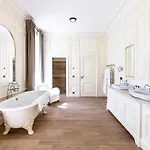 Domaine Des Etangs, Collection 5*