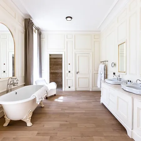 Domaine Des Etangs, Collection 5*