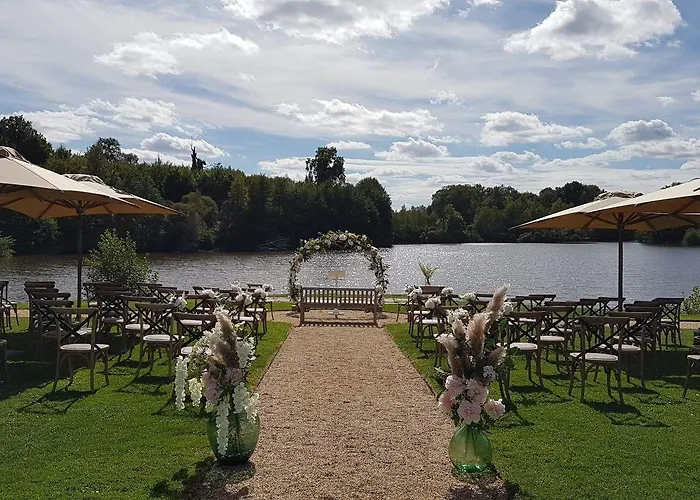 Domaine Des Etangs, Collection 5* Massignac